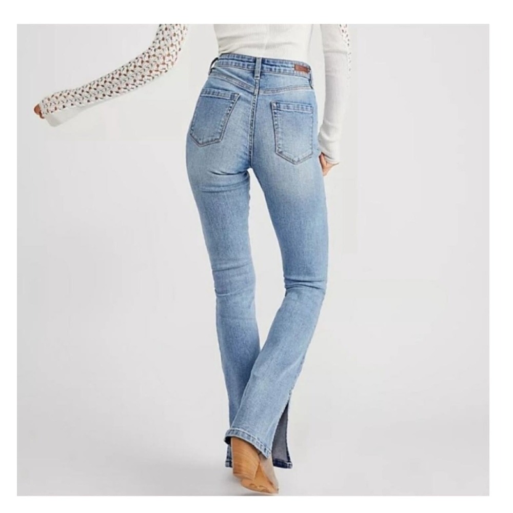 Blank NYC The Hoyt High Rise Mini Flare Jean Size 30 - Picture 2 of 12
